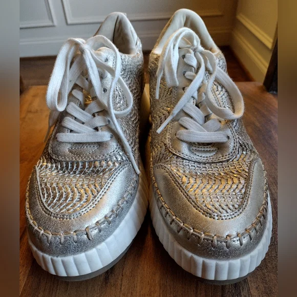 Universal Thread Gold Platform Sneakers Size 9 - Picture 4 of 10